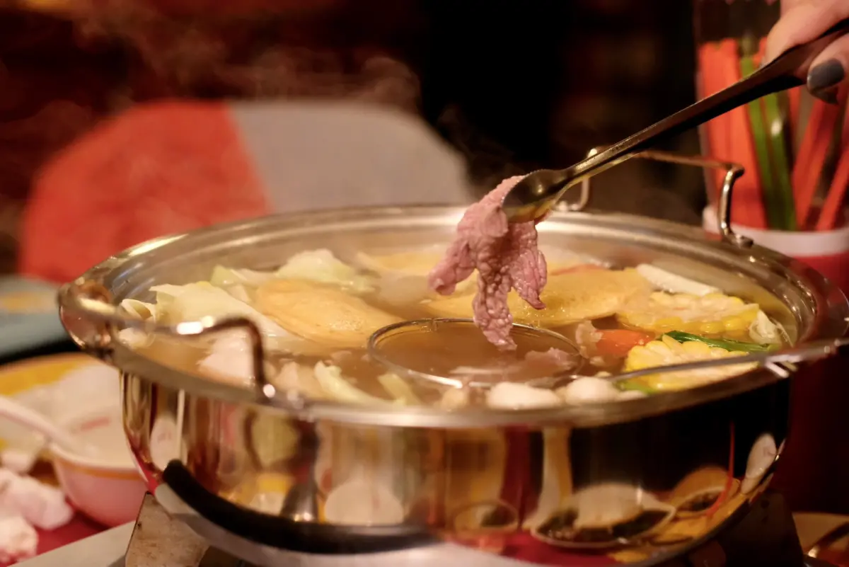 ▲大腸癌末期病人切除腫瘤後，慶祝重生，竟連續21天大吃大喝，爆肥20公斤還有糖尿病。（示意圖／記者葉盛耀攝）