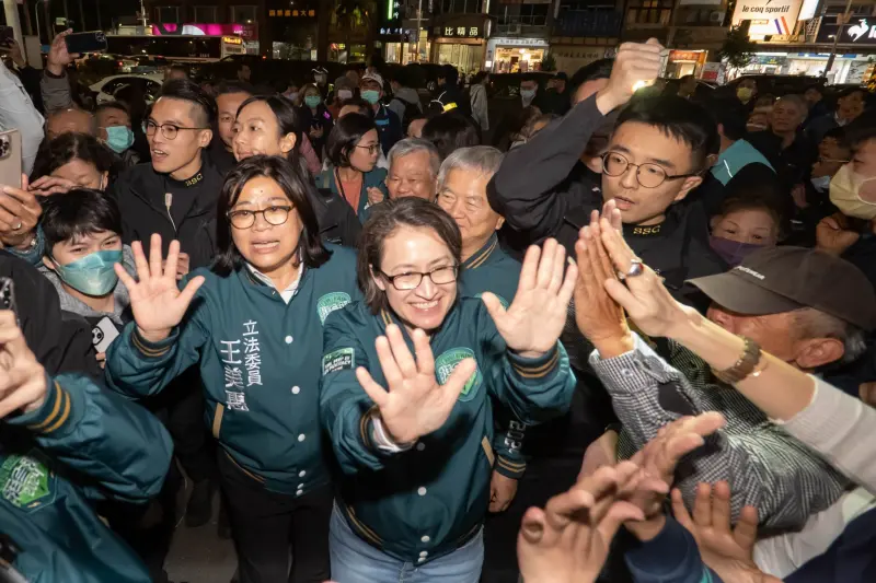 ▲蕭美琴今日特別赴嘉義市替立委王美惠助選，兩人超高人氣吸引不少支持者前來加油打氣。（圖／王美惠競總提供）