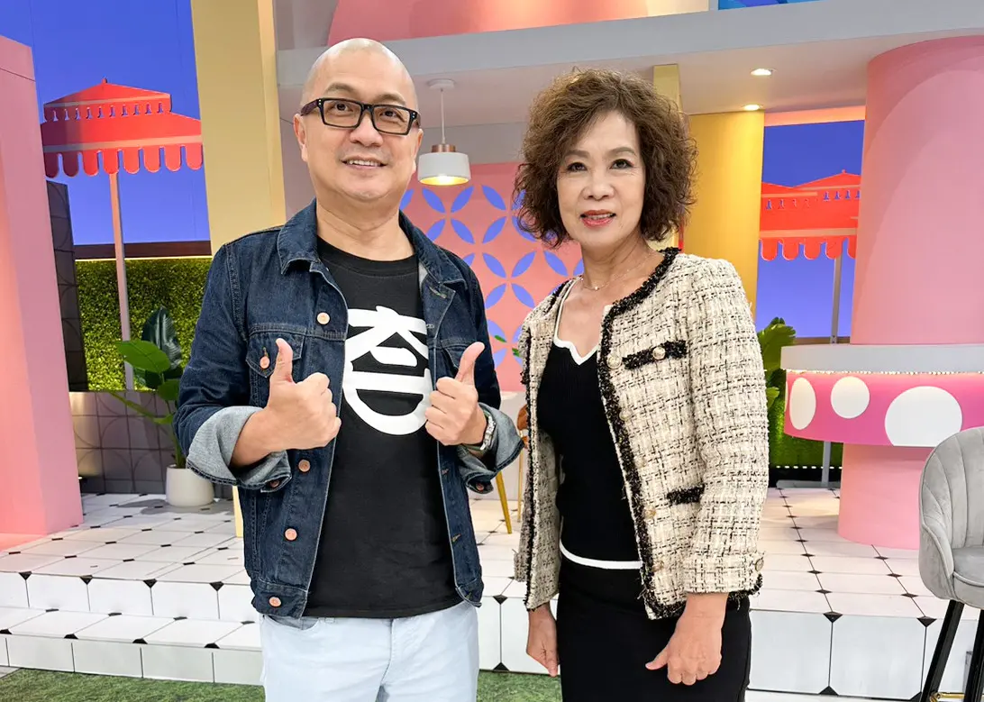 ▲Paul（左）帶著相差9歲的丈母娘「阿梅姊」上節目，丈母娘直言對Paul第一印象很不好，因為自己理想中的女婿至少要有頭髮。（圖／緯來綜合台）