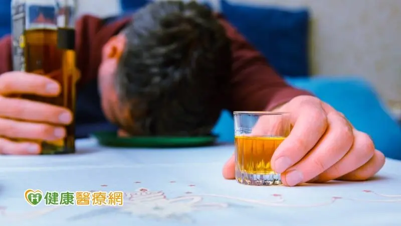 ▲【12月專輯】喝到斷片頭好痛&hellip;&hellip;　外國專家傳授4招預防宿醉