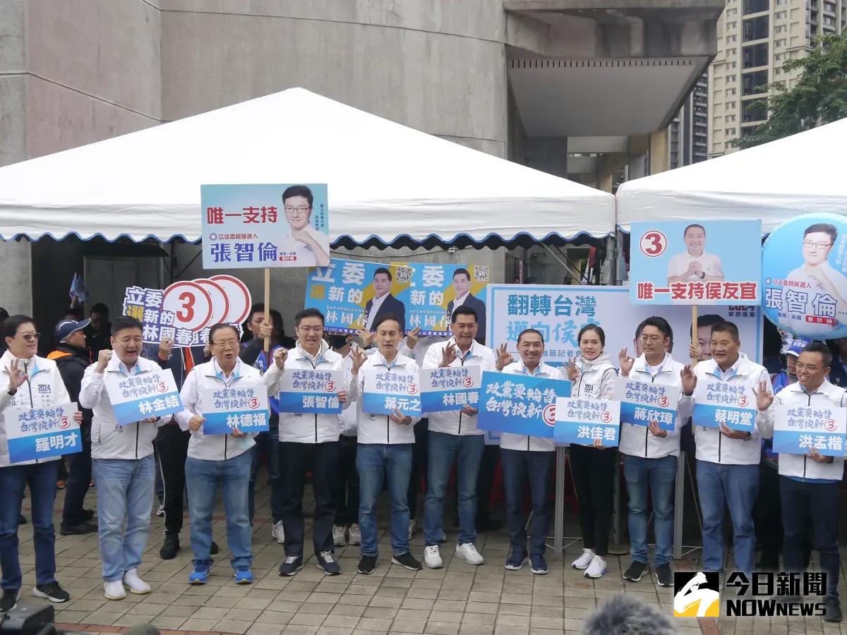 ▲侯友宜到場為新北區域立委候選人抽籤助陣造勢，營造新北大贏全壘打氣勢。（圖 ／記者吳嘉億攝）