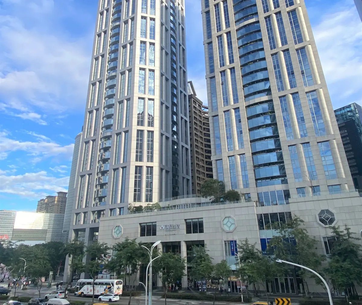 ▲板信商業銀行雙子星總部大樓已連續15年蟬聯新北地王。（圖 ／新北市政府地政局提供）