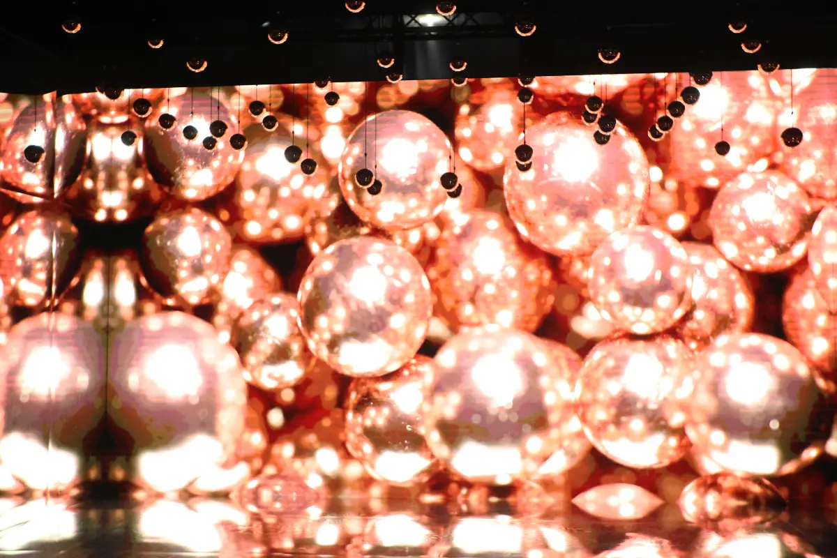 ▲能源串接管理大廠大亞集團邁入第68周年，二度攜手曾獲得德國紅點設計等多項國際大獎的金工藝術家李昕打造《能源藝術展》。（圖／攝影記者陳明中，2023.12.20）