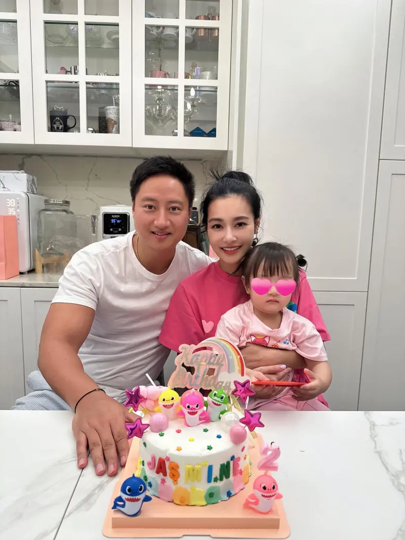 ▲王思佳一直以來都相當保護女兒隱私，上次露臉已是去年12月的事。（圖／王思佳臉書）