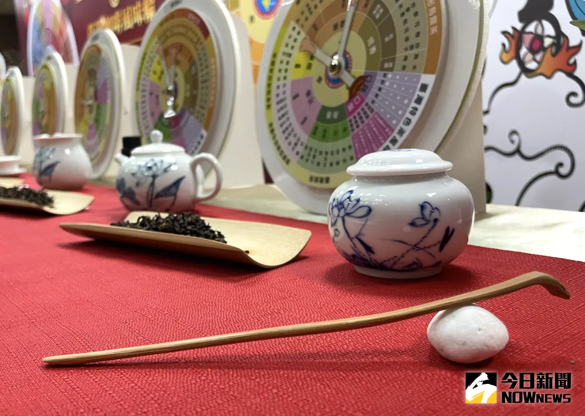 ▲台灣特色茶風味輪2.0匯總消費者比較容易理解的茶口感、口味、香氣、滋味，讓風味描述上更簡便。（圖／記者林志怡攝，2023.12.21）