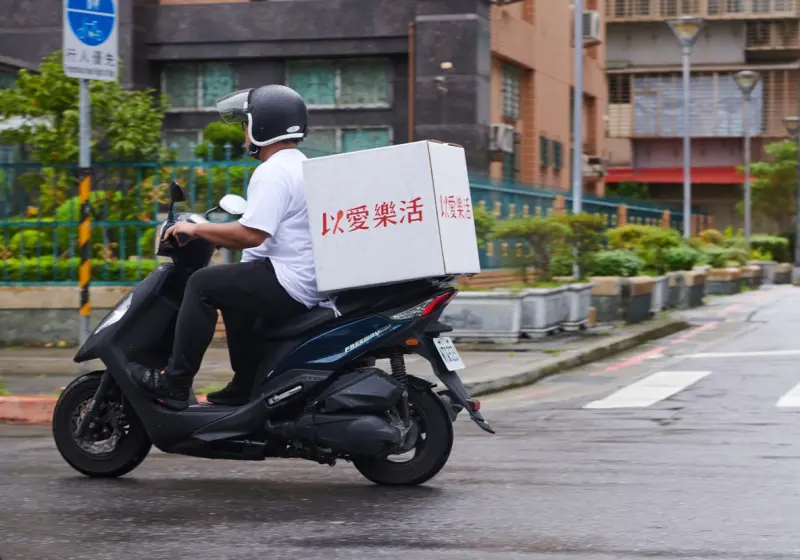 ▲佳格食品集團發起「以愛樂活營養安老計畫」，穩定提供邊緣戶長者物資及全台關懷訪視的志工人力。（圖／品牌提供）