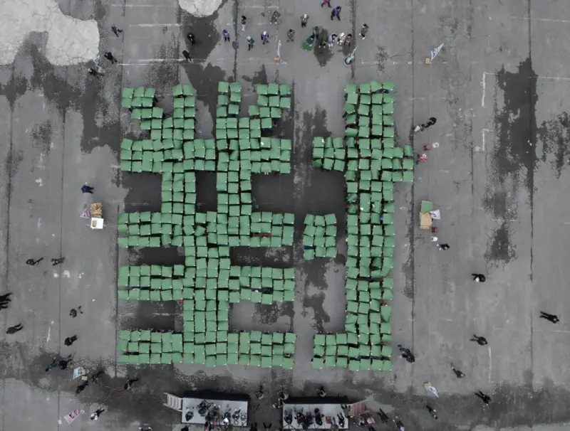 ▲花蓮鄉親拼出「對」，象徵選對的人。（圖／賴清德競選總部提供）