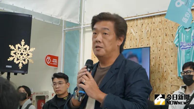 ▲柯文哲政見會畫面消失44秒,民視新聞網路部經理陳光中親上火線否認被剪掉。(圖/記者呂炯昌攝,2023.12.21)