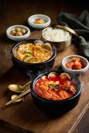 ▲「FOND訪 韓國傳統豆腐鍋」主打韓式道地豆腐鍋。（圖／風間餐飲集團提供）