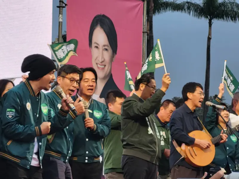 ▲賴清德赴各縣市造勢時，帶領支持者唱「路」。（圖／記者陳佩君攝，2023.12.21）