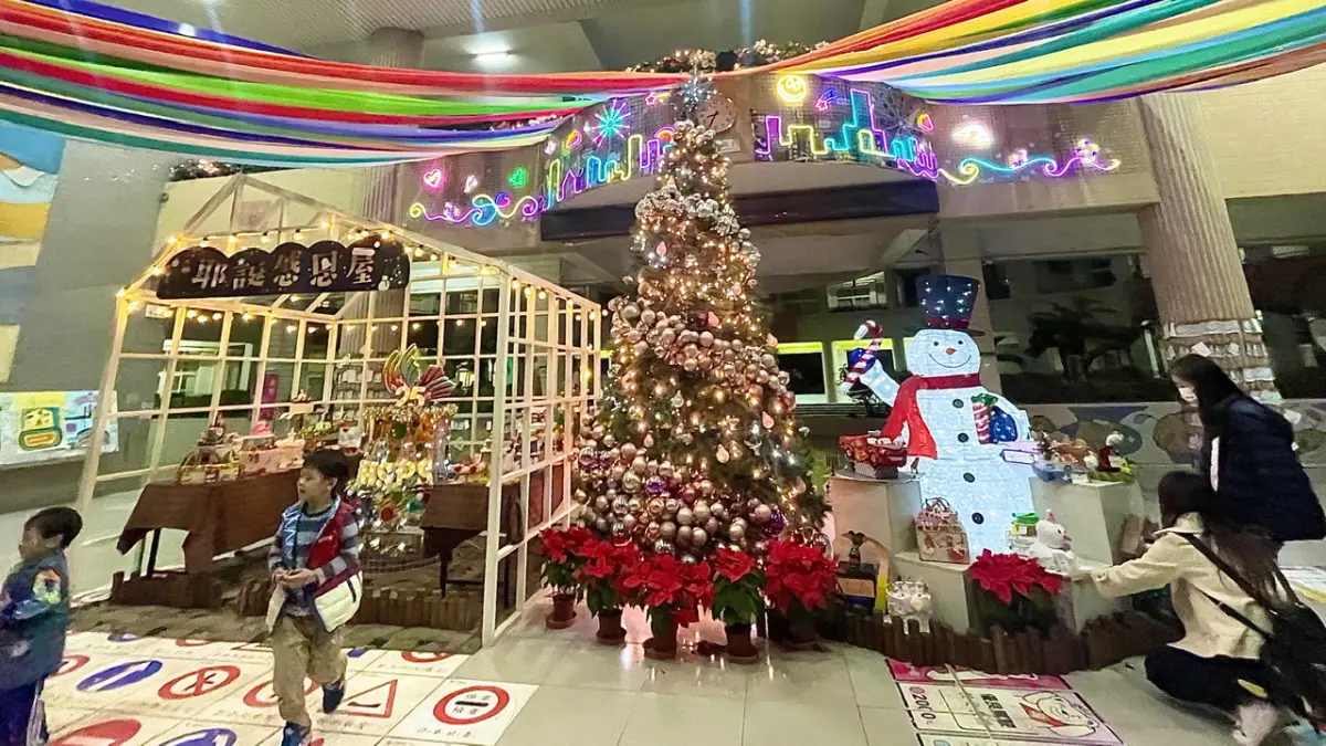 ▲傳承已經連續25年的「新上聖誕點燈祈福慶典」，已成為學校歲末傳統活動。（圖／高市府教育局提供）