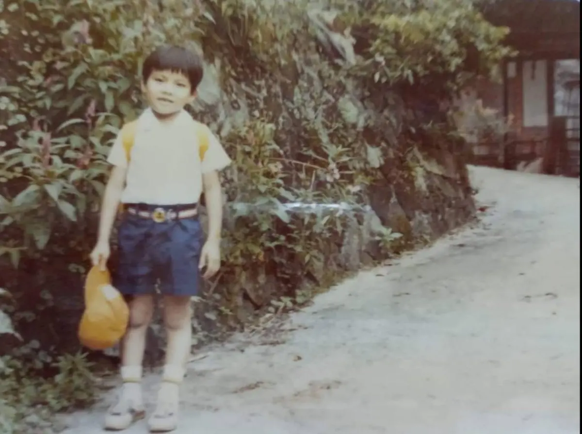 ▲邱顯智1976年4月29日出生於嘉義縣竹崎鄉金獅村，父親是嘉義農專(現嘉義大學)老師。(圖／邱顯智提供)