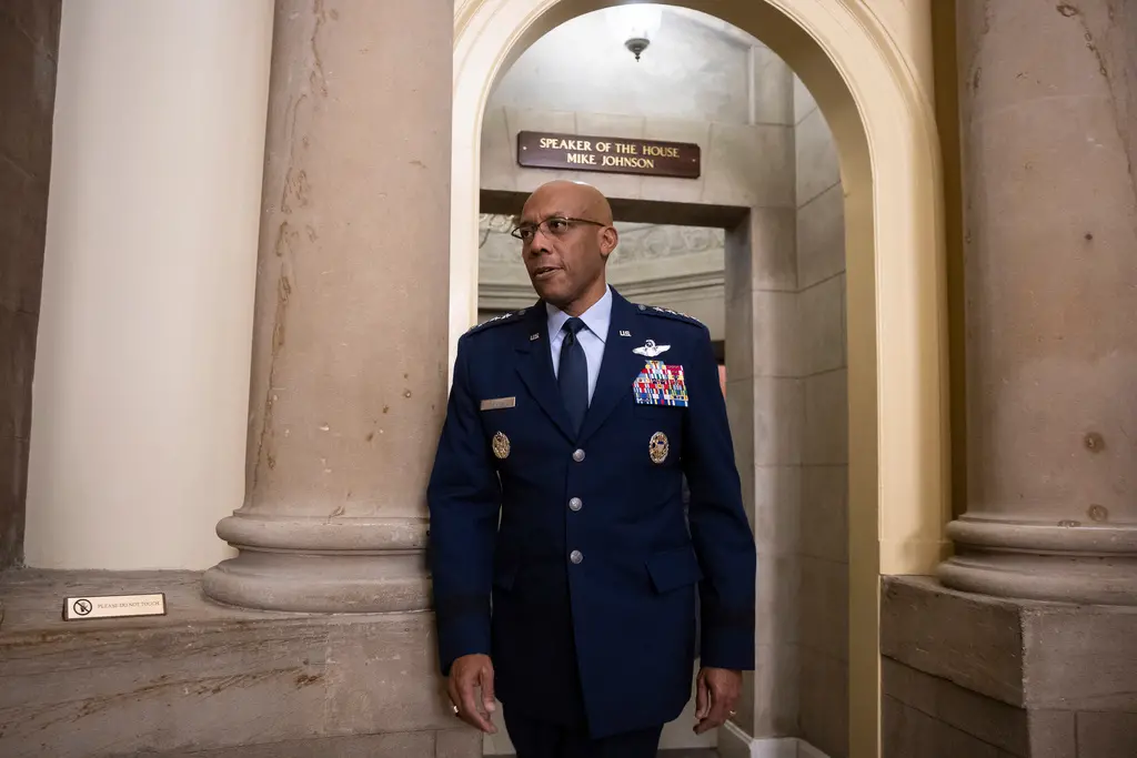 ▲美國國防部指出，美國參謀長聯席會議主席布朗(Charles Q. Brown) 21日與與中共軍委聯合參謀部參謀長劉振立進行視訊通話，顯示美國和中國恢復軍事通信。（圖／美聯社／達志影像）