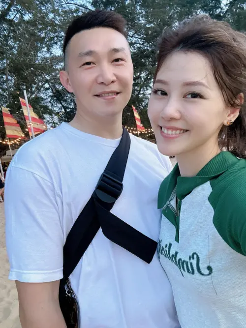 ▲嚴立婷(右)和張智峰婚後育有一對兒女,家庭幸福美滿。(圖/嚴立婷臉書) ▲嚴立婷(右)和張智峰婚後育有一對兒女,家庭幸福美滿。(圖/嚴立婷臉書)