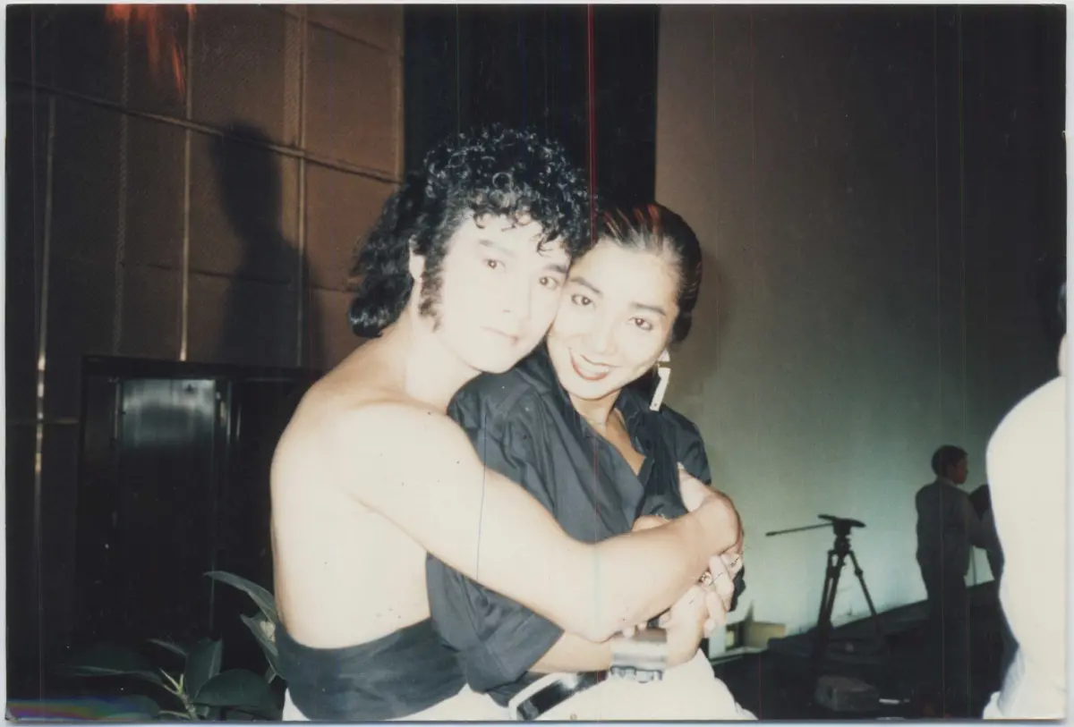 ▲陳美鳳（右）與最帥前男友孟飛合照曝光，絕美容顏凍齡40年。（圖／翻攝台視時光機臉書）