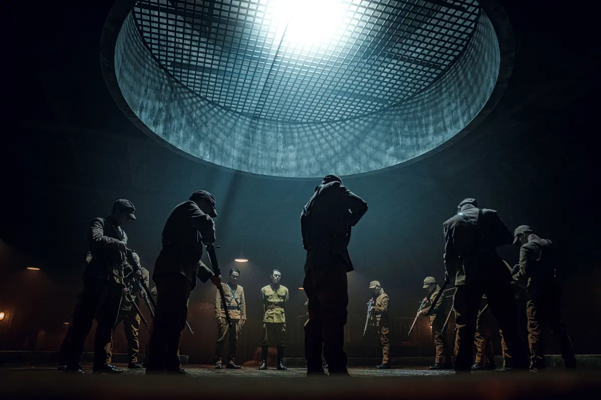 ▲朴敘俊、韓韶禧（又譯：韓素希）主演的《京城怪物》開播，劇中怪獸人人都怕，但牠為了愛人，努力跟壞人對抗。（圖／Netflix）