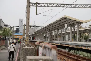 ▲高架化後也能縫合原本鐵路行經的兩側土地，使火車站的前、後站均衡發展（圖／嘉義縣政府提供）