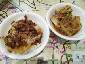 ▲店裡的肉燥飯、滷豆腐也是食客強推必吃料理。（圖／蘇媽媽湯圓臉書@Jason Yen）