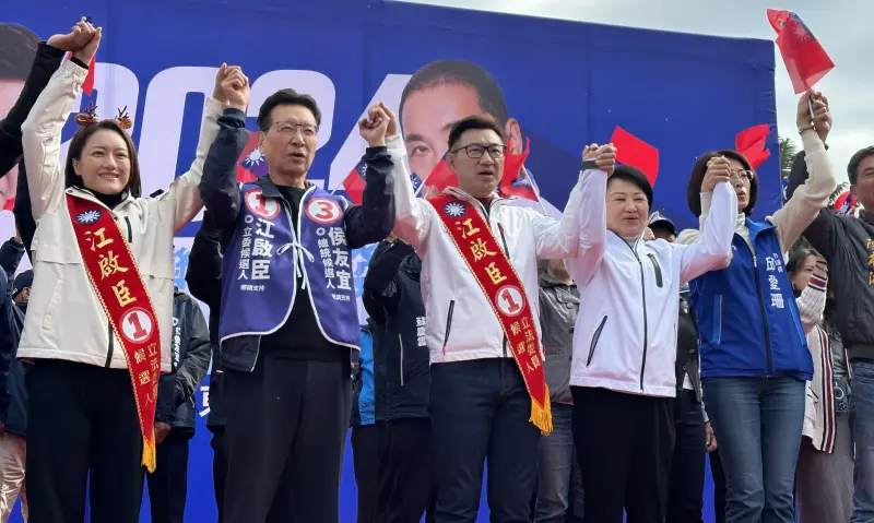 ▲國民黨副總統候選人趙少康今為立委江啟臣站台。(圖/記者顏幸如攝,2023.12.23)