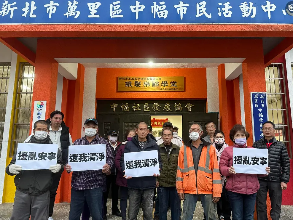 ▲張錦豪說，寧靜的村莊，被政客為自己的政治利益所操弄，日日夜夜的騷擾打亂了在地老人家的作息。（圖／張錦豪臉書）