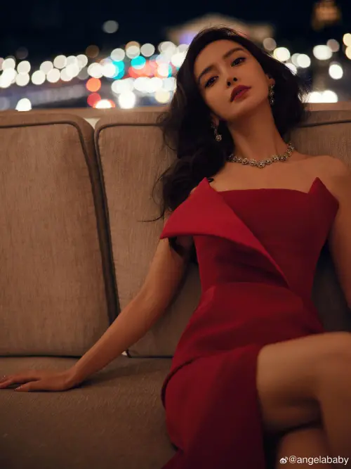 ▲Angelababy（如圖）擁有絕美外型與雄厚背景。（圖／翻攝Angelababy微博）