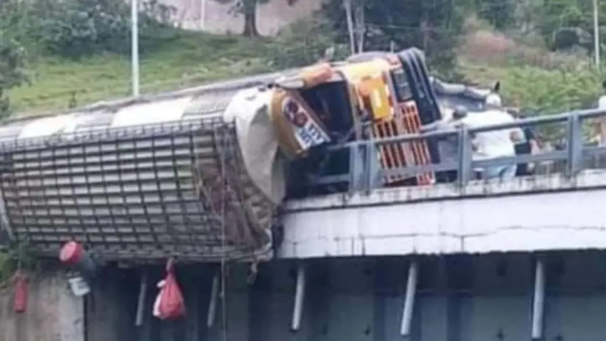 ▲尼加拉瓜一輛巴士發生翻覆意外，造成至少16人喪生，其中包括數名兒童。（圖／翻攝自oncenoticias）