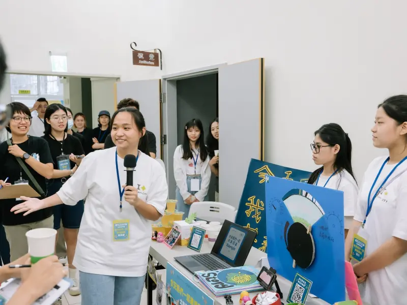 ▲透過在校園中推廣計畫，青年團隊「作伙來共乘」協助學生配對共乘車輛，解決學生交通問題。（圖／教育部提供）