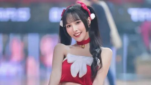 最美團長Rina變「雙馬尾聖誕女郎」球迷全愛了!貓趴玩球畫面香爆