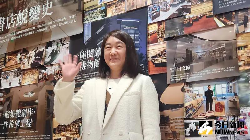 ▲誠品董事長吳旻潔今(24)日下午3點現身信義誠品3樓,分享感言。(圖/記者李琦瑋攝,2023.12.24)