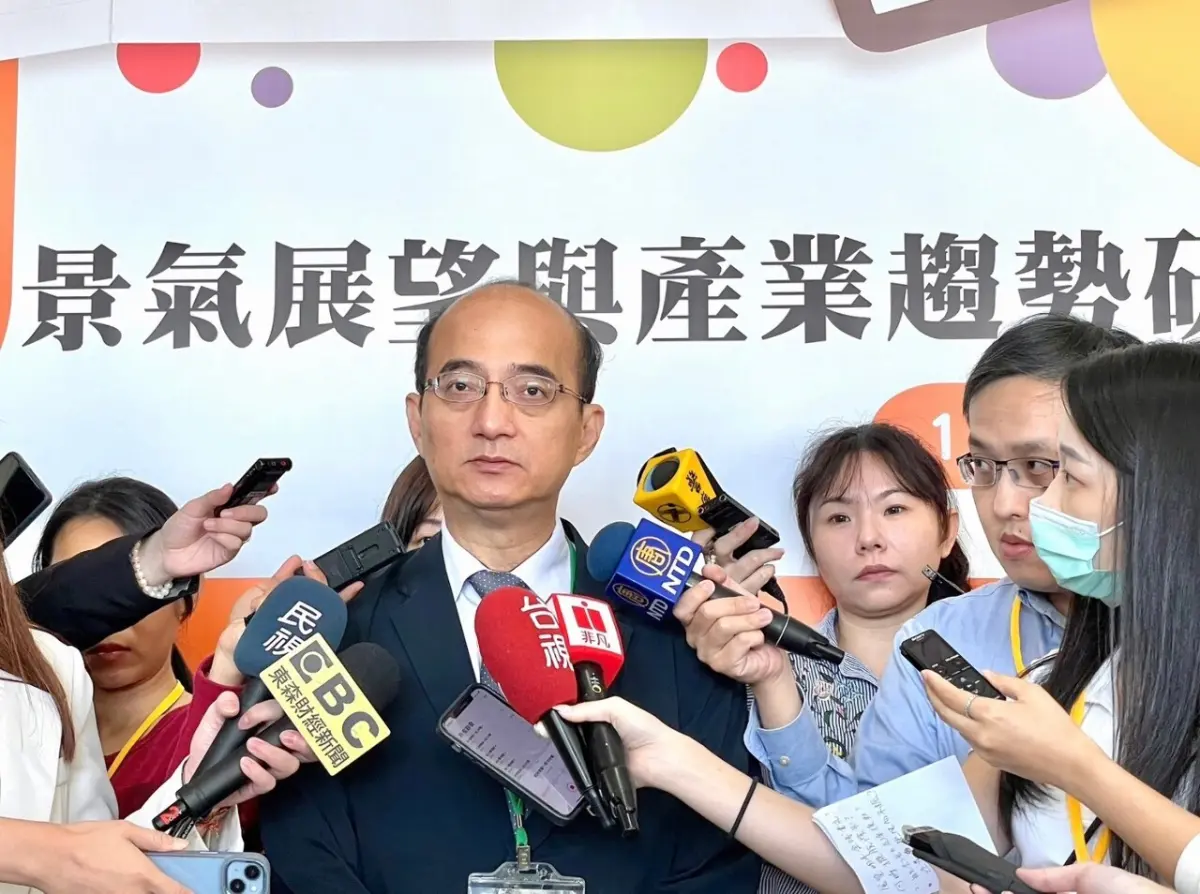 ▲台灣經濟研究院院長張建一表示，台灣景氣慢慢變好，AI相關應用帶動景氣反彈。今年來講就是製造與服務雙引擎，讓台灣經濟成長率應該會突破3%。(資料照片/ 台經院提供)