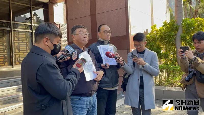 ▲前立委邱毅與媒體人毛嘉慶向北檢告發賴清德(圖/記者潘千詩攝,2023.12.25)