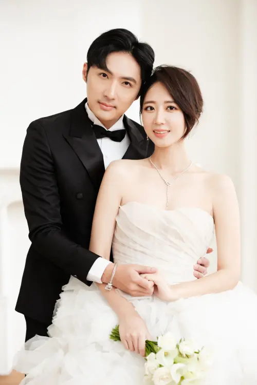 ▲洪詩（右）、李運慶的寶寶「哺哺」一起入鏡。（圖／繁星浩月提供）