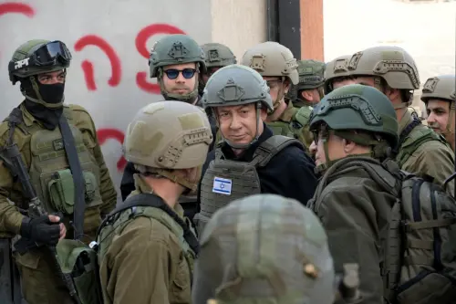 ▲以色列總理納坦雅胡25日前往加薩北部視察。（圖／美聯社／達志影像）