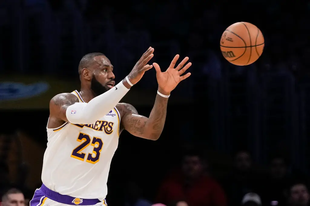 ▲「詹皇」LeBron James生涯第18次參加聖誕大戰，但這一場他卻只有16分進帳，寫下生涯最差紀錄。（圖／美聯社／達志影像）