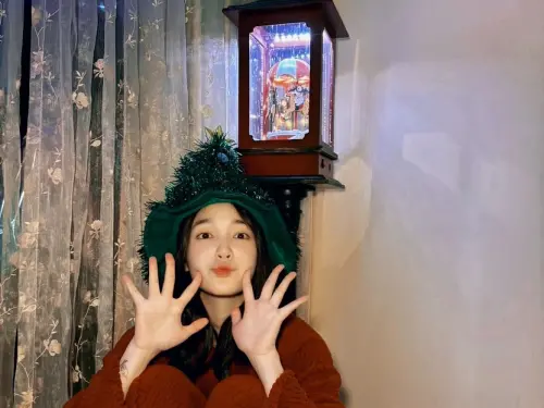 ▲▼曹佑寧(上圖)、王淨穿聖誕風情侶裝。(圖/翻攝自曹佑寧、王淨IG) ▲▼曹佑寧(上圖)、王淨穿聖誕風情侶裝。(圖/翻攝自曹佑寧、王淨IG)