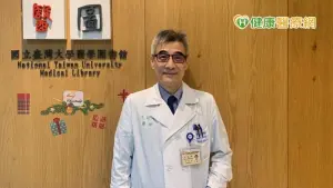 85歲老太太多處骨折不知已骨鬆　女兒駝背變矮竟然也同病
