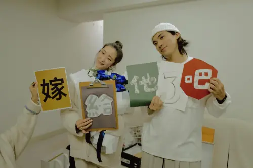 ▲林哲熹(右)求婚成功經紀人女友Cindy(左),好友柯震東在場見證。(圖/翻攝林哲熹臉書) ▲林哲熹(右)求婚成功經紀人女友Cindy(左),好友柯震東在場見證。(圖/翻攝林哲熹臉書)