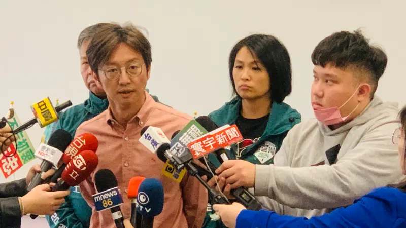 ▲江肇國表示，若羅廷瑋認為公眾人物應邀上台代抽獎也算賄選，羅廷瑋早就檢舉他了。（圖／記者顏幸如攝，2023.12.26）