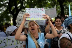休克療法還是放棄治療？阿根廷通膨飆到210％　民眾上街抗議
