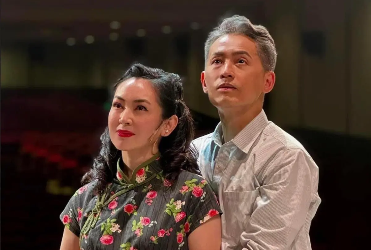 ▲蔡燦得（左）在舞台劇《平如美棠》挑戰從18歲演到80歲。（圖／果陀劇場提供）