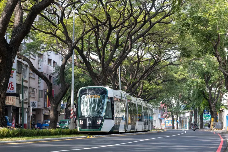 ▲高雄輕軌成圓，C24-C32路段將於元旦辦理試營運啟航。（圖／高雄市捷運局提供）