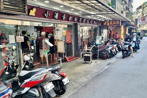 ▲鳳梨酥人氣名店「小潘蛋糕坊」，公告明年1月1日起，蛋黃酥將漲價5元。（圖／翻攝Google評論）