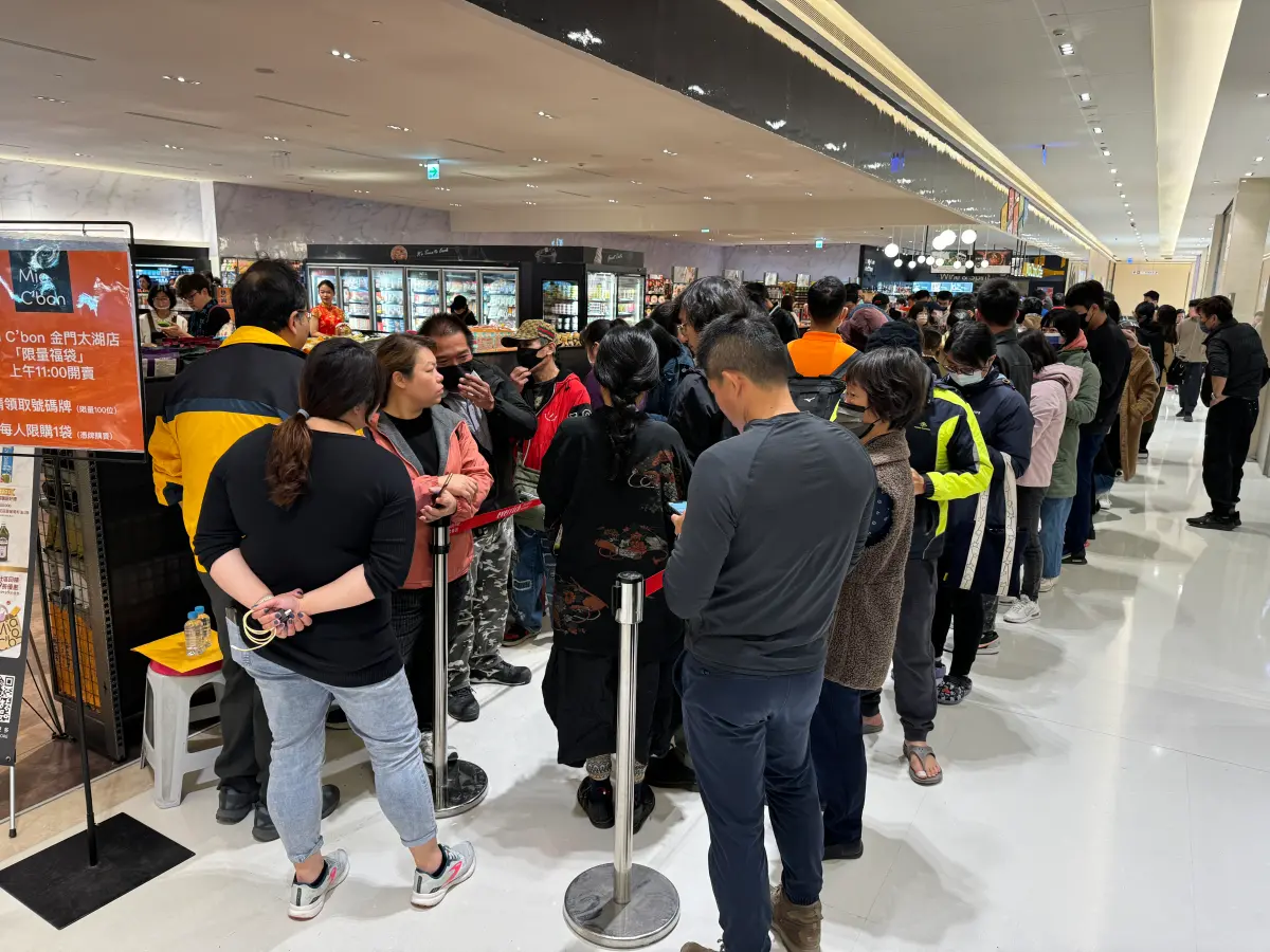 ▲Ｍia C’bon進駐金門 ，成為離島首家貴婦超市，開幕首日爆排隊潮。（圖／記者鍾怡婷攝）