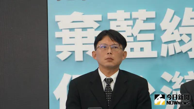 ▲黃國昌質疑,民進黨針對高端疫苗要不要公開,大玩兩面手法。(圖/記者呂炯昌攝)