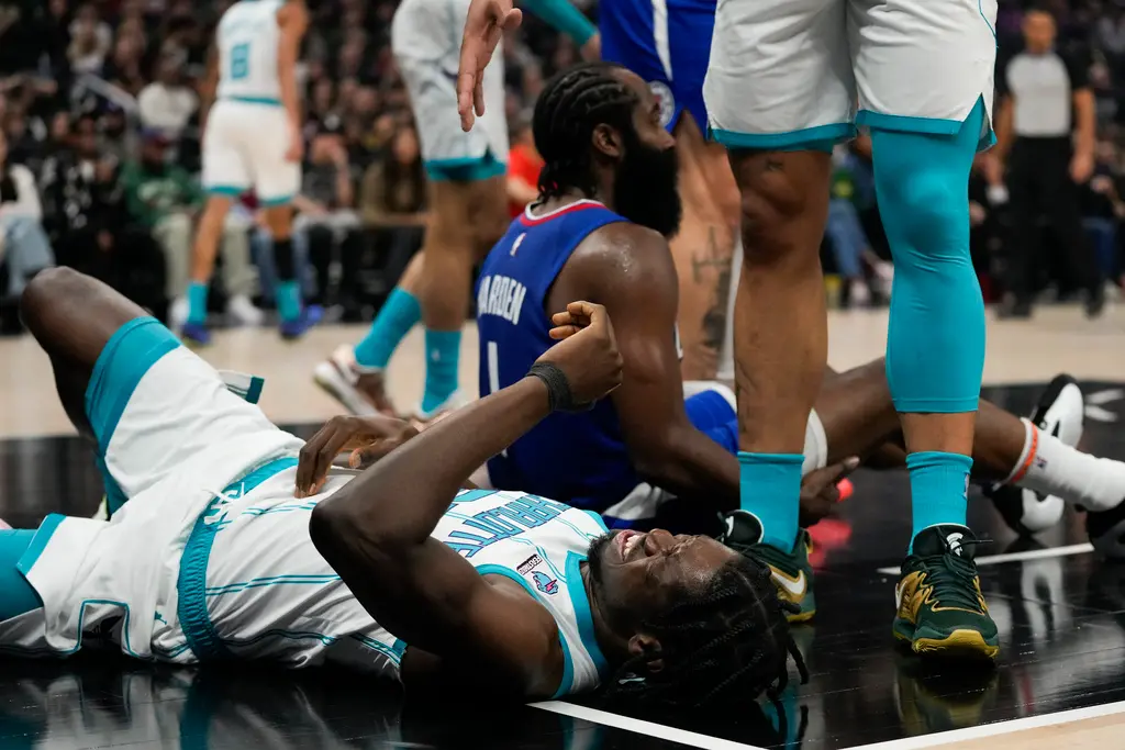 ▲快艇明星後衛James Harden攻下27分，其中有20分集中在上半場。（圖／美聯社／達志影像）