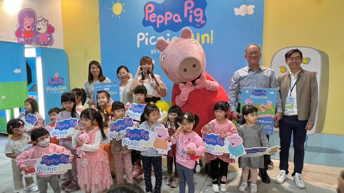 ▲《粉紅豬小妹野餐趣》互動特展，運用超人氣英國卡通《粉紅豬小妹》及她的家族們一起出遊野餐的概念，讓大朋友小朋友在安全的室內環境中一起與粉紅豬小妹一家人體驗野餐的樂趣。（圖／品牌提供）