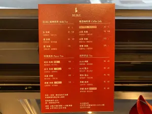 ▲「BLIKE精品奶茶」台北延吉店菜單一覽。（圖／記者蕭涵云攝）