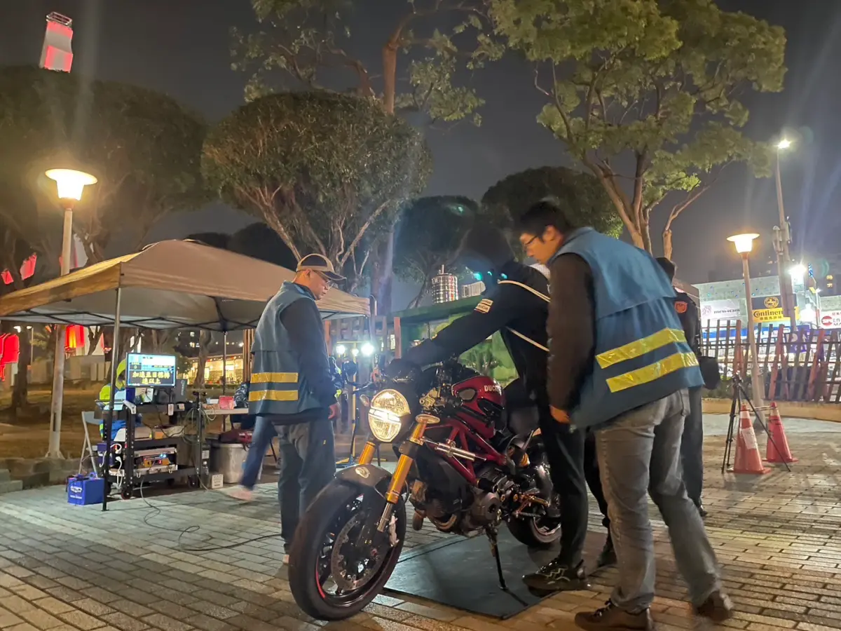 ▲桃市府從今年6月啟動「靜桃專案」，強力取締違規噪音車輛，過程中發現未依規定改裝排氣管的車輛違規比例高達6成。（圖／桃園市政府提供）