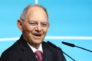 參與兩德統一應對歐債危機　德前財長蕭伯樂81歲辭世
