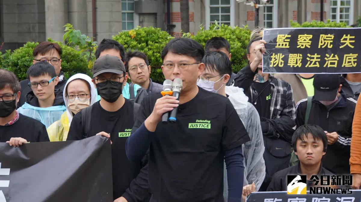 ▲民眾黨不分區立委候選人黃國昌抗議監察院護航賴清德。（圖／記者呂炯昌攝）